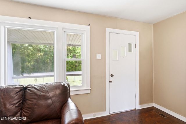 824 Oliver Springs Hwy, Clinton, TN 37716