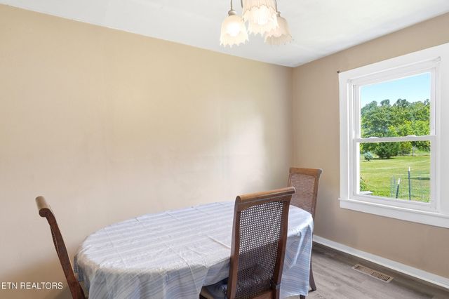 824 Oliver Springs Hwy, Clinton, TN 37716