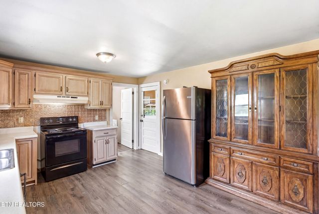 824 Oliver Springs Hwy, Clinton, TN 37716