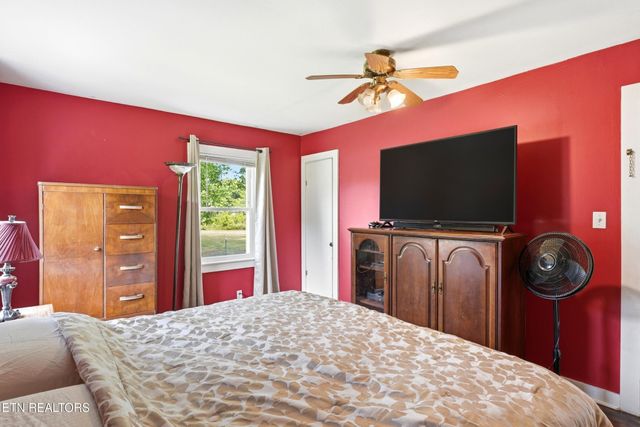 824 Oliver Springs Hwy, Clinton, TN 37716