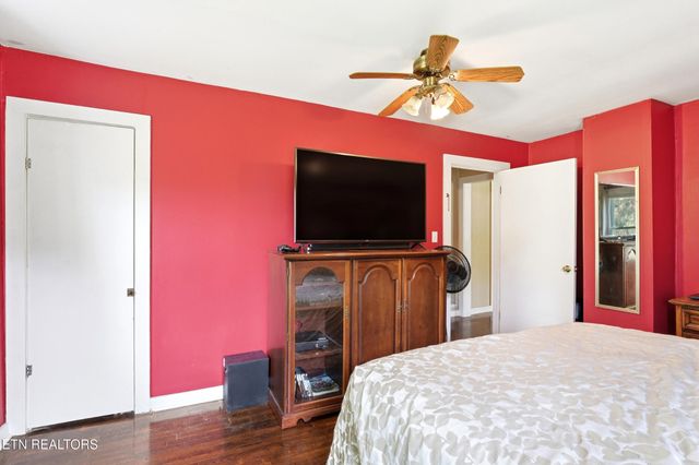 824 Oliver Springs Hwy, Clinton, TN 37716