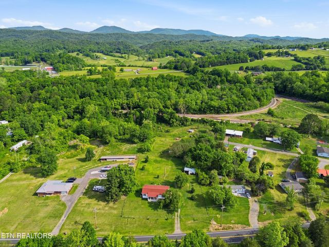 824 Oliver Springs Hwy, Clinton, TN 37716