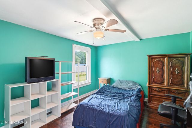824 Oliver Springs Hwy, Clinton, TN 37716