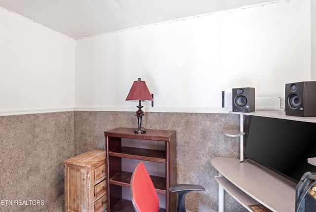 824 Oliver Springs Hwy, Clinton, TN 37716