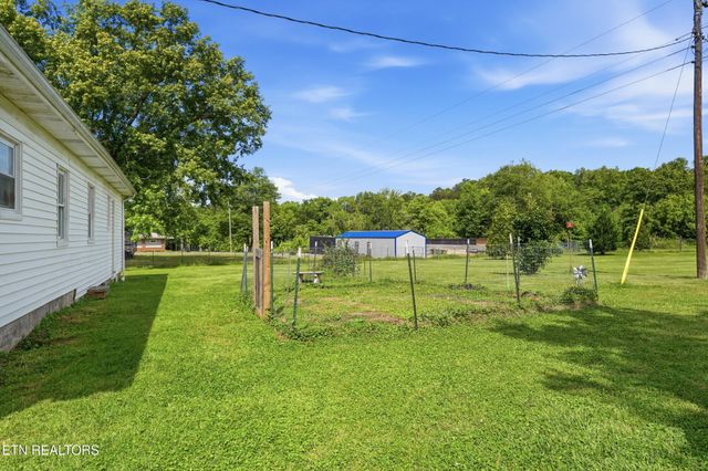 824 Oliver Springs Hwy, Clinton, TN 37716