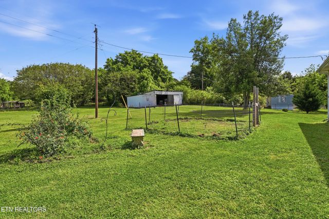 824 Oliver Springs Hwy, Clinton, TN 37716