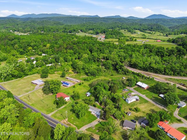 824 Oliver Springs Hwy, Clinton, TN 37716