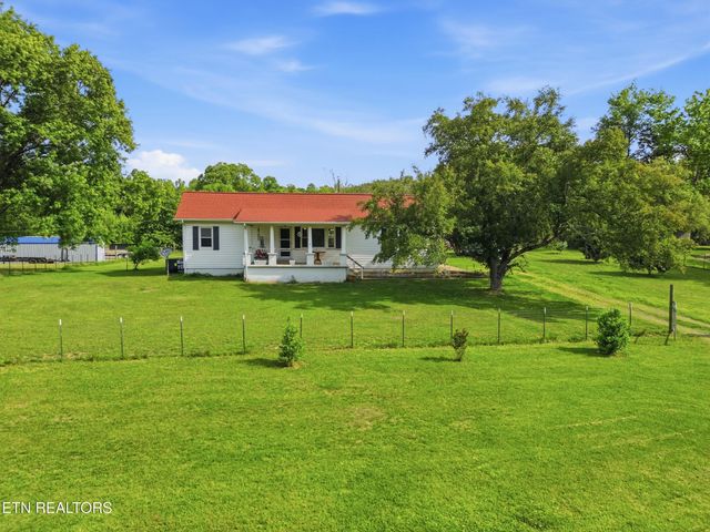 824 Oliver Springs Hwy, Clinton, TN 37716