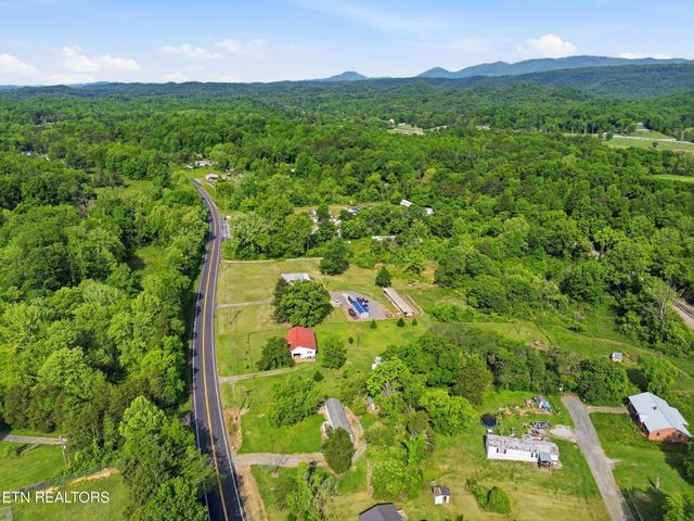 824 Oliver Springs Hwy, Clinton, TN 37716