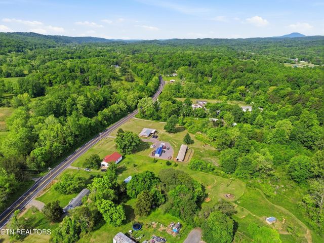 824 Oliver Springs Hwy, Clinton, TN 37716