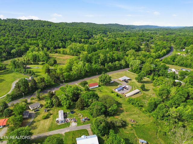 824 Oliver Springs Hwy, Clinton, TN 37716