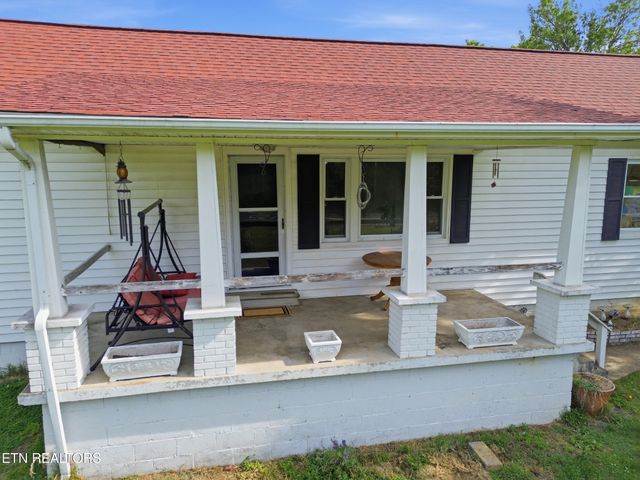 824 Oliver Springs Hwy, Clinton, TN 37716