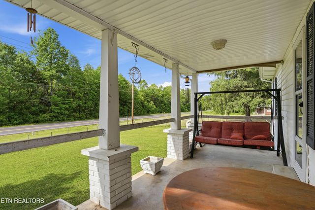 824 Oliver Springs Hwy, Clinton, TN 37716