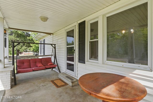 824 Oliver Springs Hwy, Clinton, TN 37716