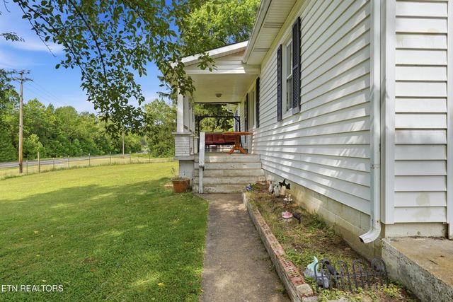 824 Oliver Springs Hwy, Clinton, TN 37716