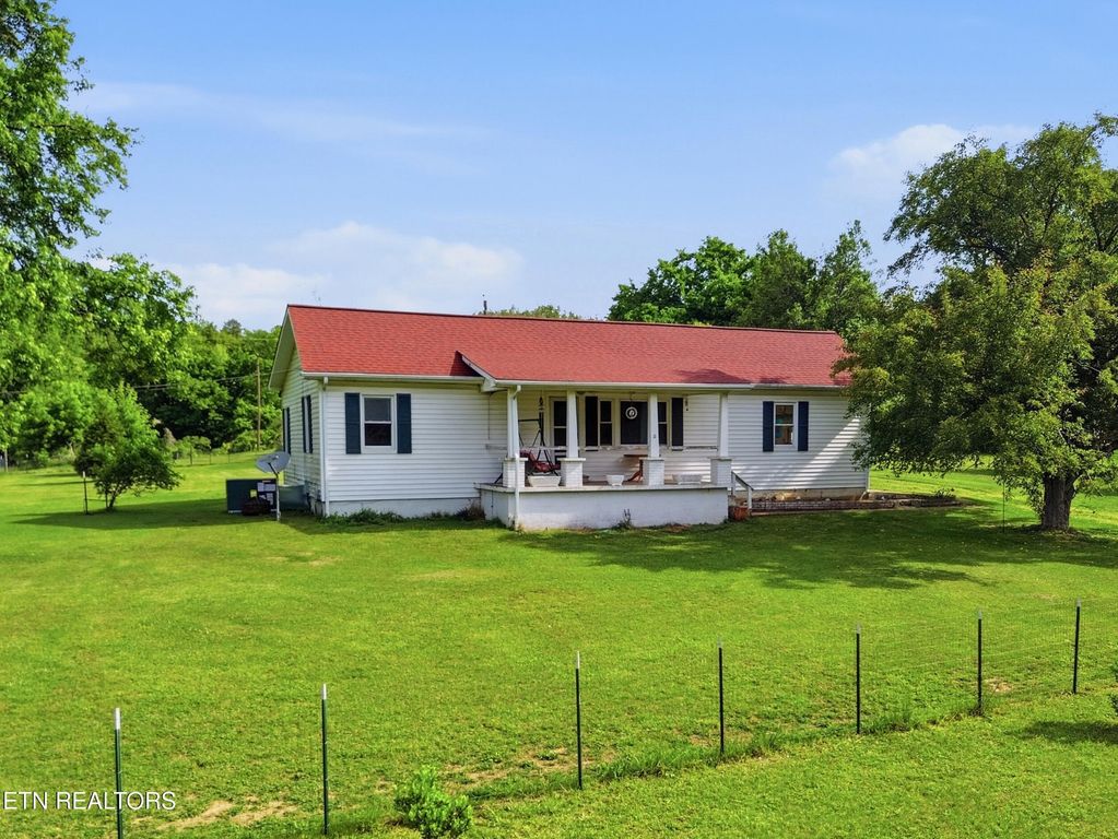 824 Oliver Springs Hwy, Clinton, TN 37716