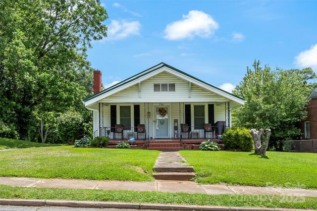 713 3RD Street SE, Hickory, NC 28602