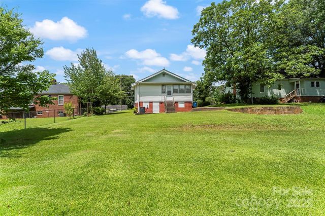 713 3RD Street SE, Hickory, NC 28602
