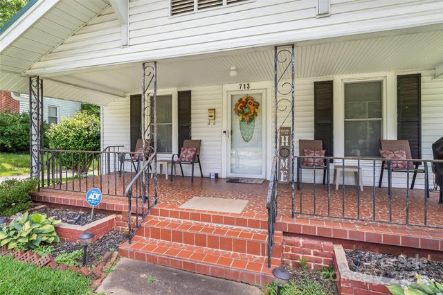 713 3RD Street SE, Hickory, NC 28602