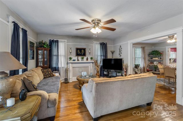 713 3RD Street SE, Hickory, NC 28602
