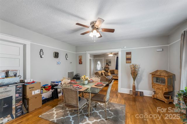 713 3RD Street SE, Hickory, NC 28602