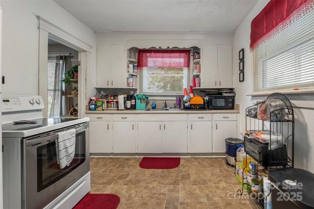 713 3RD Street SE, Hickory, NC 28602