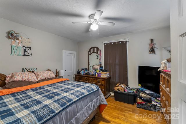 713 3RD Street SE, Hickory, NC 28602