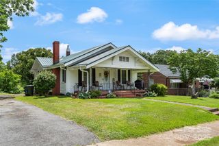 713 3RD Street SE, Hickory, NC 28602