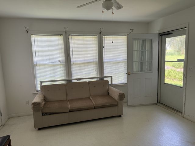 2109 Willow Grove Hwy, Allons, TN 38541