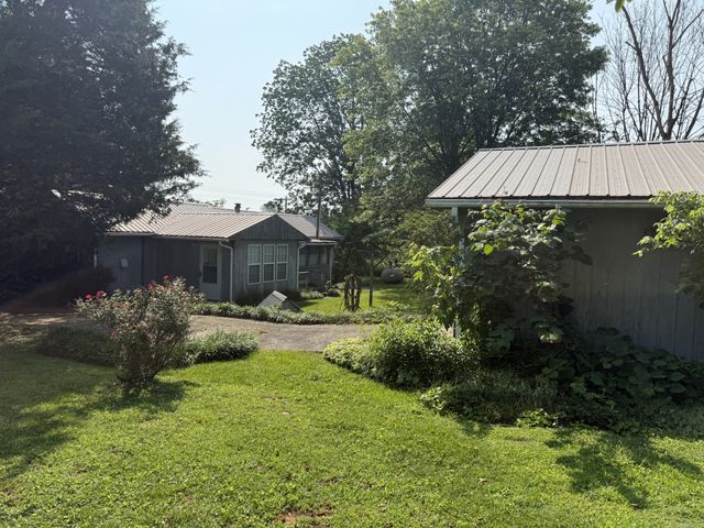 2109 Willow Grove Hwy, Allons, TN 38541