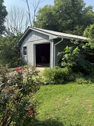 2109 Willow Grove Hwy, Allons, TN 38541