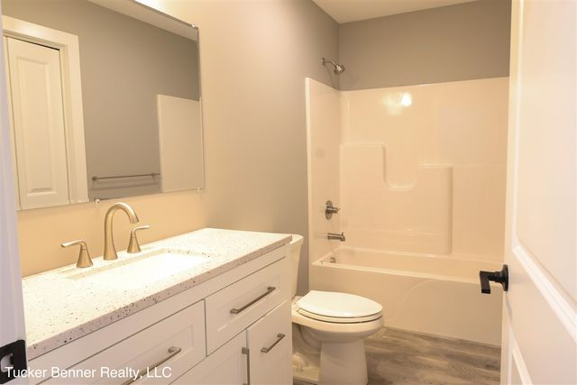 518 S Sullivan Avenue, Fremont, MI 49412