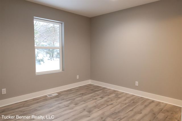 518 S Sullivan Avenue, Fremont, MI 49412