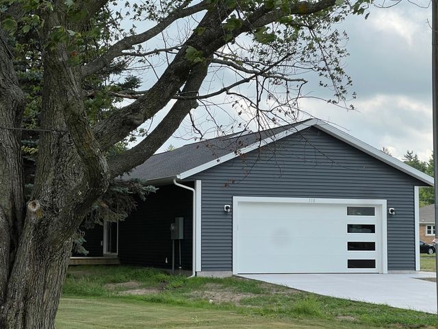 518 S Sullivan Avenue, Fremont, MI 49412