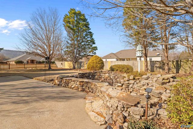 4901 Bridgehampton Road SE, Owens Cross Roads, AL 35763