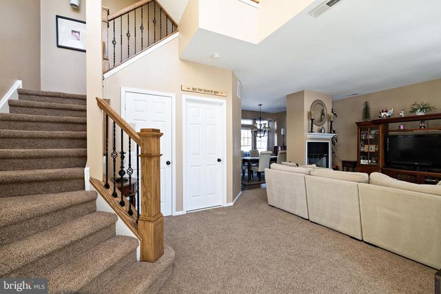 425 LONGFELLOW DR, Williamstown, NJ 08094