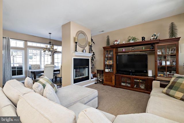 425 LONGFELLOW DR, Williamstown, NJ 08094