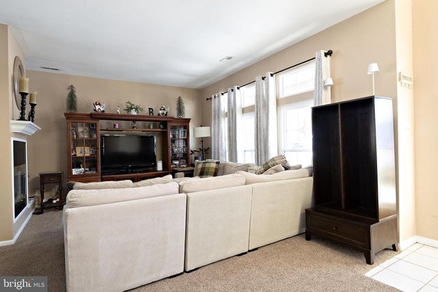 425 LONGFELLOW DR, Williamstown, NJ 08094