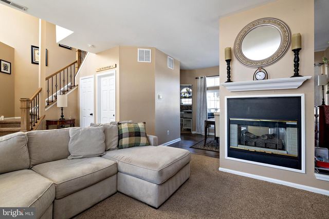 425 LONGFELLOW DR, Williamstown, NJ 08094