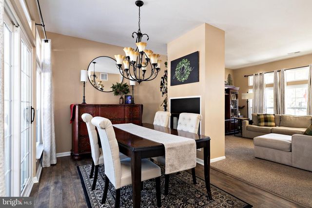 425 LONGFELLOW DR, Williamstown, NJ 08094