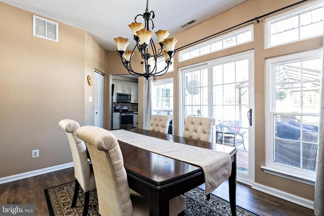 425 LONGFELLOW DR, Williamstown, NJ 08094