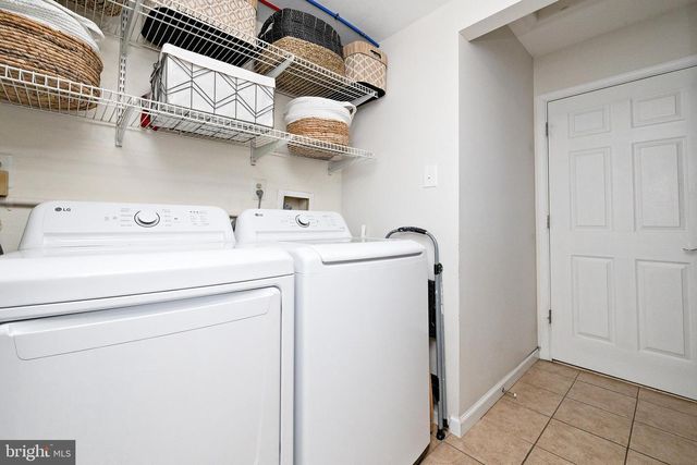 425 LONGFELLOW DR, Williamstown, NJ 08094