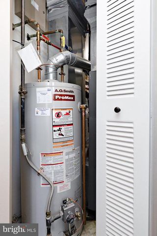 425 LONGFELLOW DR, Williamstown, NJ 08094