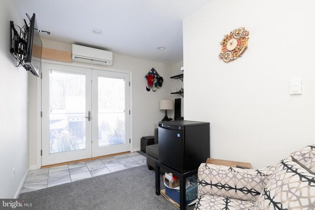 425 LONGFELLOW DR, Williamstown, NJ 08094