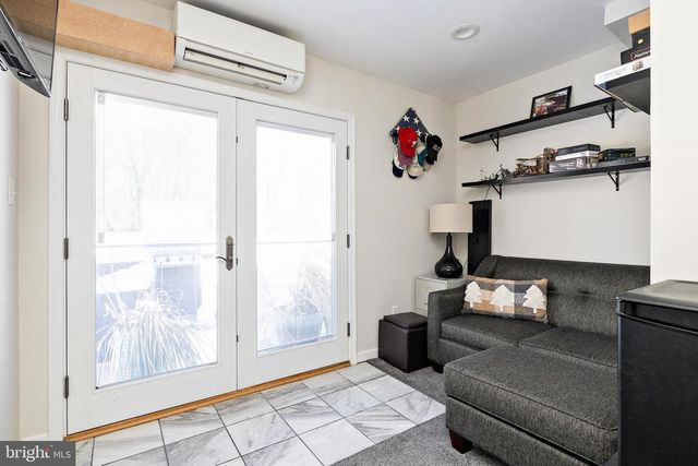 425 LONGFELLOW DR, Williamstown, NJ 08094