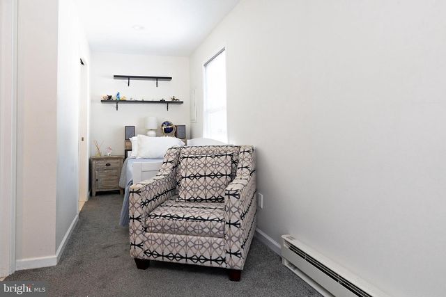 425 LONGFELLOW DR, Williamstown, NJ 08094