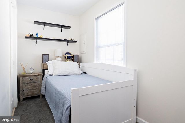 425 LONGFELLOW DR, Williamstown, NJ 08094