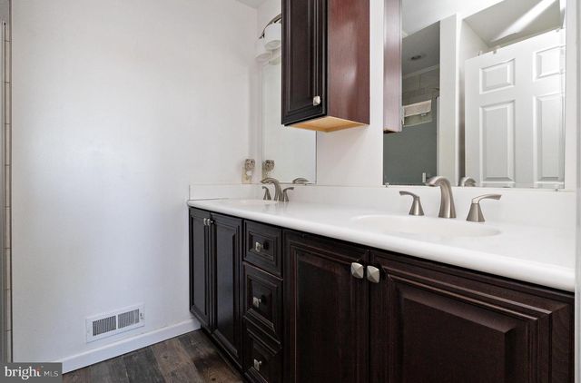 425 LONGFELLOW DR, Williamstown, NJ 08094