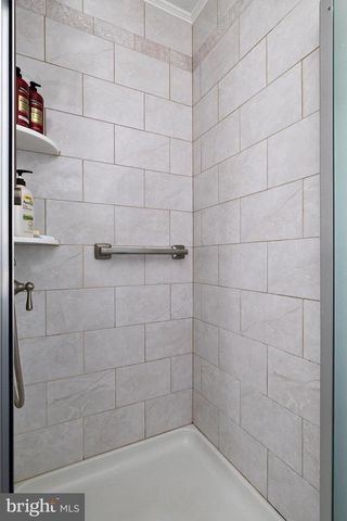 425 LONGFELLOW DR, Williamstown, NJ 08094