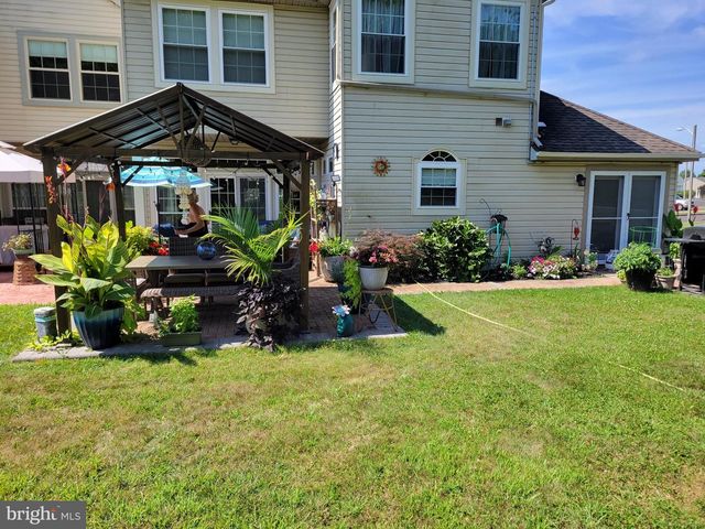 425 LONGFELLOW DR, Williamstown, NJ 08094